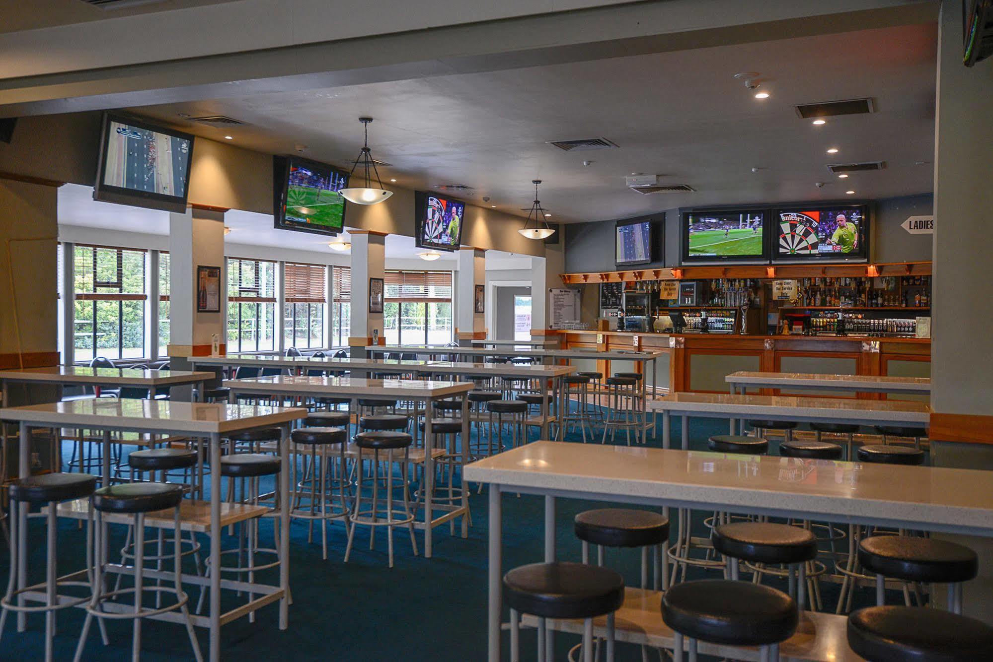 Racecourse Hotel And Motor Lodge Christchurch Ngoại thất bức ảnh